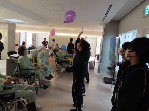 風船を使ったリハビリ実習