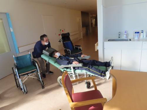 ストレッチャーを使った実習