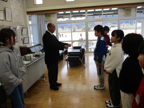 校長先生から認証書授与