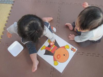 「ここかな？」福笑い