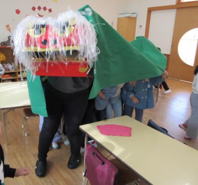 みんなで獅子舞に大変身！