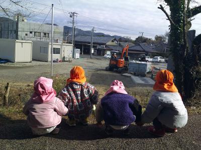 ショベルカー、大きいね！（散歩）