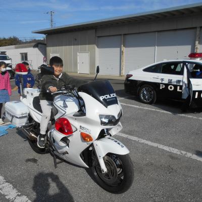 しろばいにのったよ