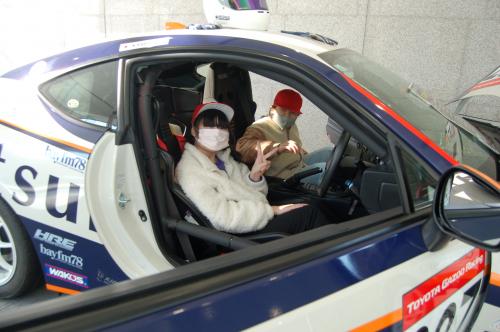 試乗する子ども