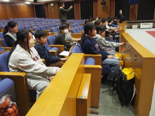 本会議場を見学