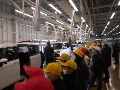 こうじょうないのようす