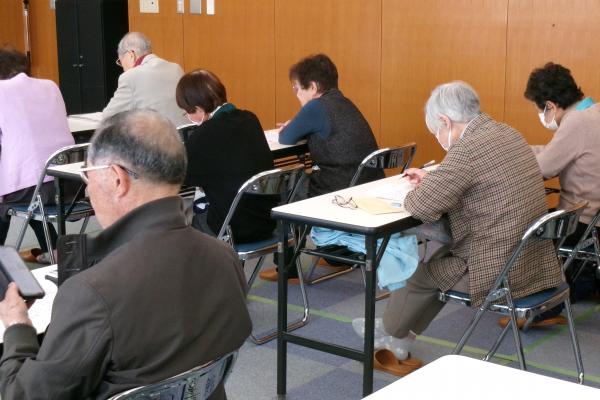 選句をする参加者１