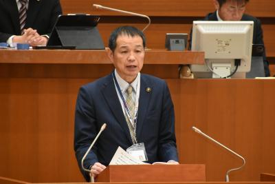 施政方針を述べる市長の写真