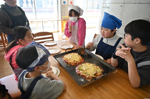 ピザづくりの様子2