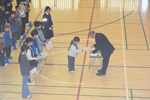 1年生から色紙の贈呈