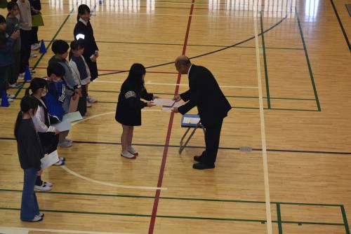 2年生から色紙の贈呈