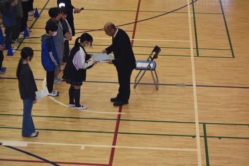 ５年生から色紙の贈呈