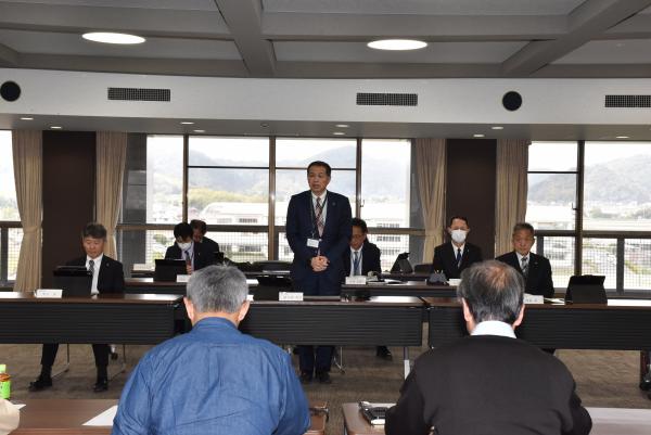 定例記者会見の会場の様子