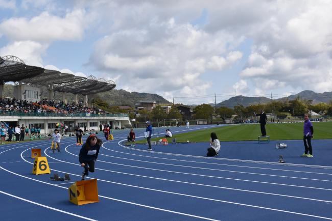 スターターを務める教育長