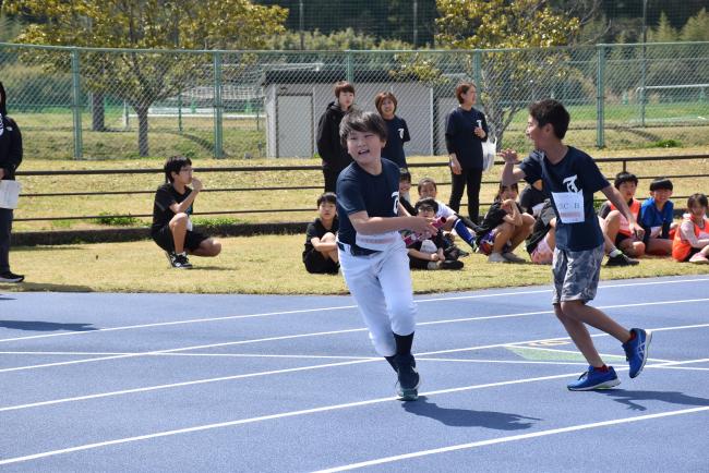 少年野球チームのバトンパス