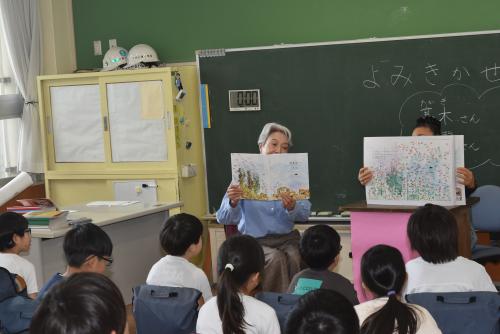 2年生で読み聞かせ