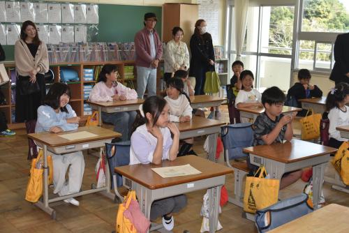 楽しそうに授業に取り組む3年生