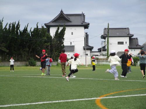 人工芝で遊ぶ