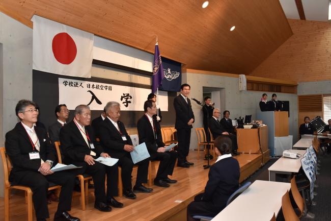 梅沢重雄理事長が挨拶をしている写真