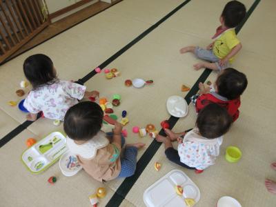 室内遊び「お腹空いたなー」