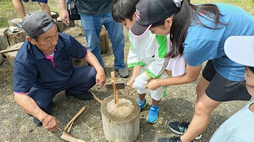 薪割りに挑戦