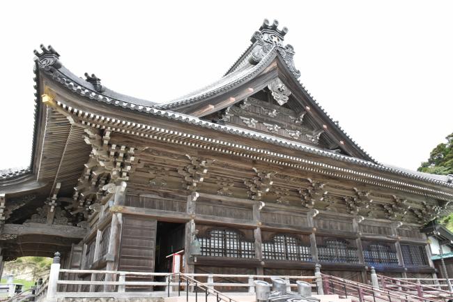 誕生寺の右側からの写真