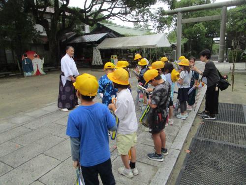 宮司さんのお話を聴く