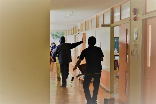 犯人役が乱入した場面