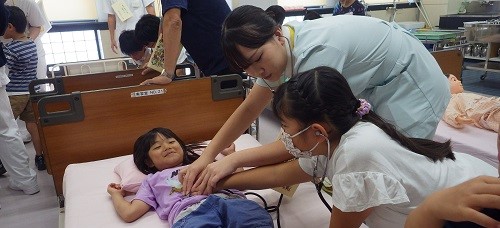 おなかの音を聞く3
