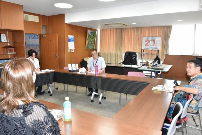 市長が市民と話している様子