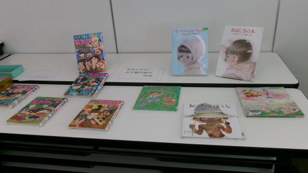 上映作品の関連本の展示
