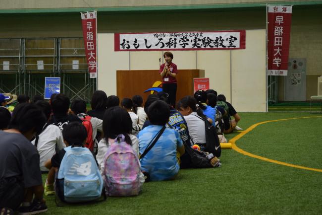 おもしろ科学実験教室写真（上松部長）