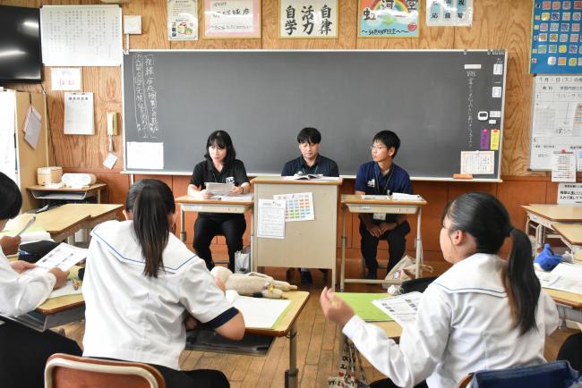 講師が説明している写真
