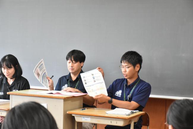 講師が説明している写真
