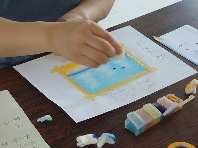 ２回目で夏の砂浜と海の作品に挑戦中３