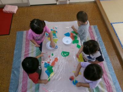 むにゅむにゅ～きれいだね！（寒天遊び）