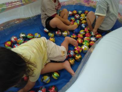 ボールプールであそんだよ（室内遊び）