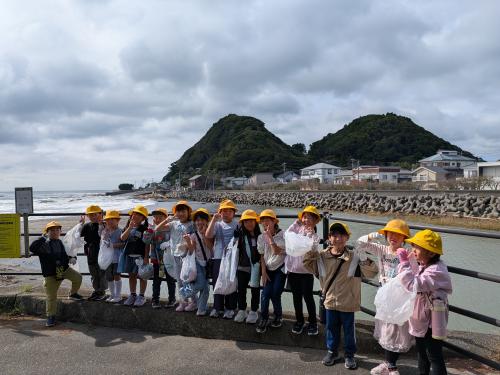 海辺で記念撮影