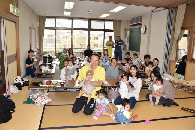 かもがわの縁がわの皆さんと市長の写真