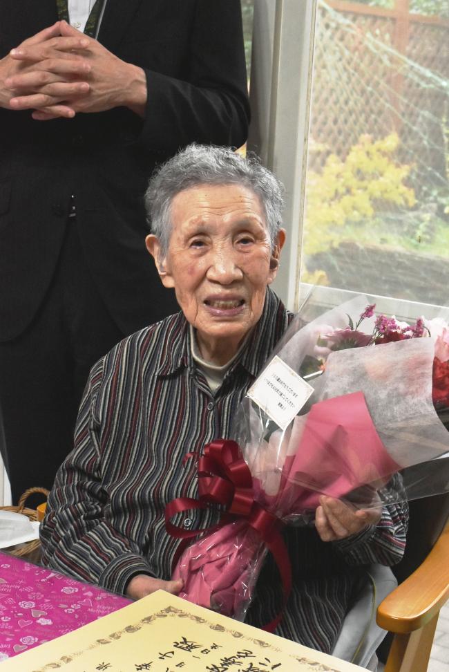 100歳を迎えた村尾さんの写真