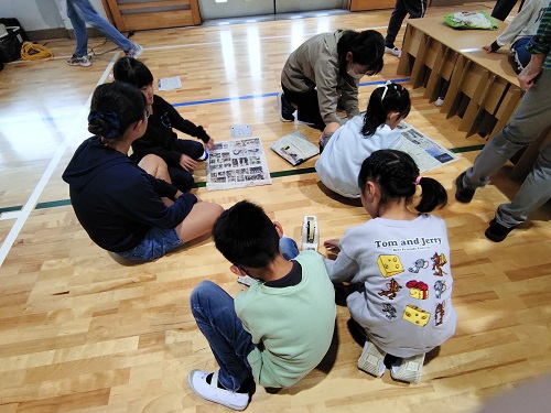 新聞紙でスリッパ作成