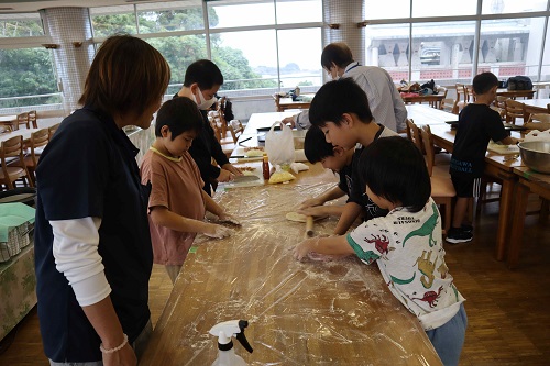ピザ作りの様子2