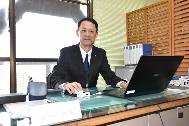 総務部長の写真