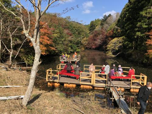 紅の里で水上お茶会