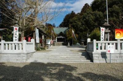 Photo of the front of Amatsu Shinmeigu Shrine