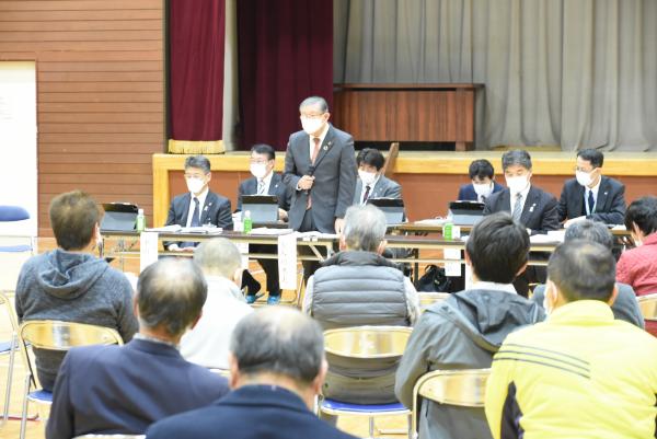 安房東中での市民懇談会の様子