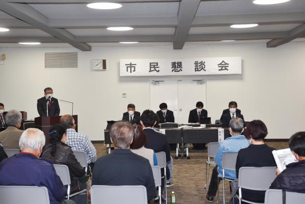 鴨川市役所での市民懇談会の様子