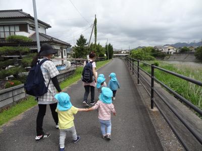 電車を見にお散歩！