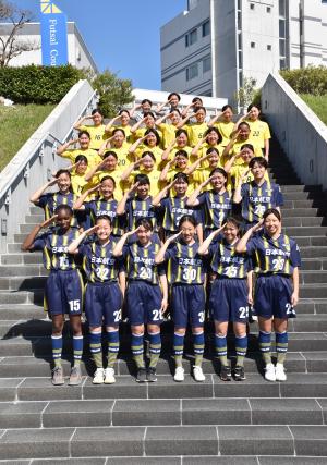 日本航空学園女子サッカー部の皆さんの写真