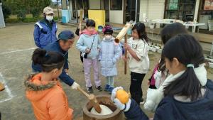 お餅つきの様子1